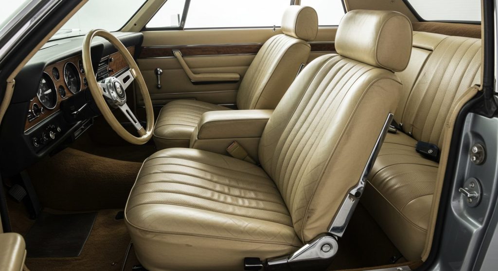 自動車内装のリペア